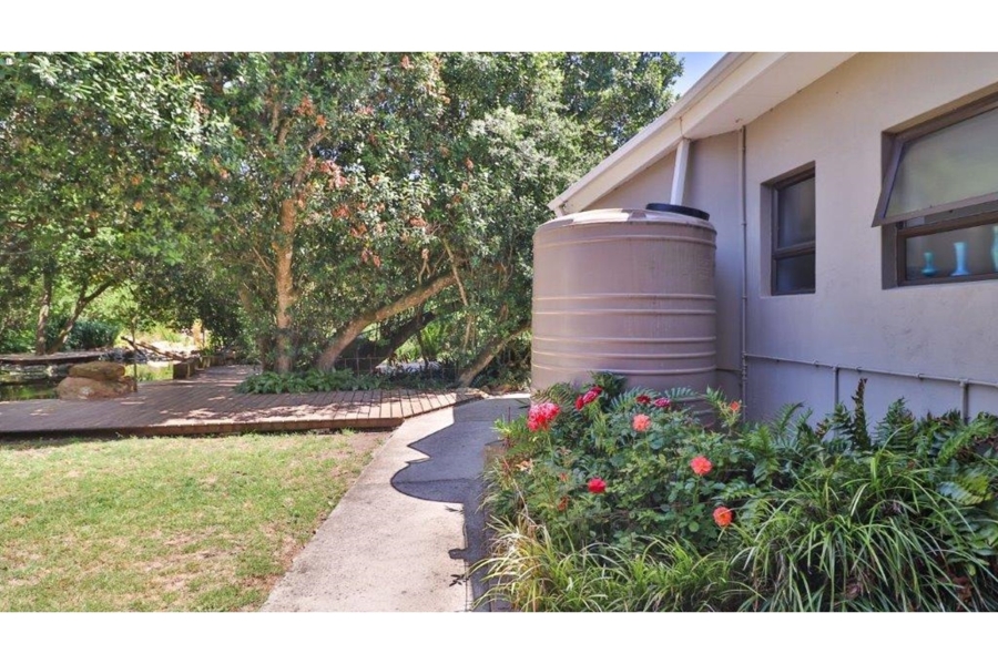 6 Bedroom Property for Sale in Lovemore Park Eastern Cape